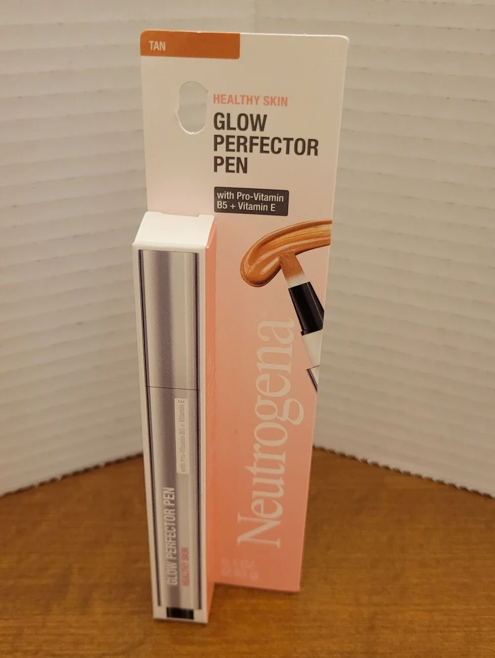 Neutrogena Healthy Skin Glow Perfector Pen - Tan. NEW